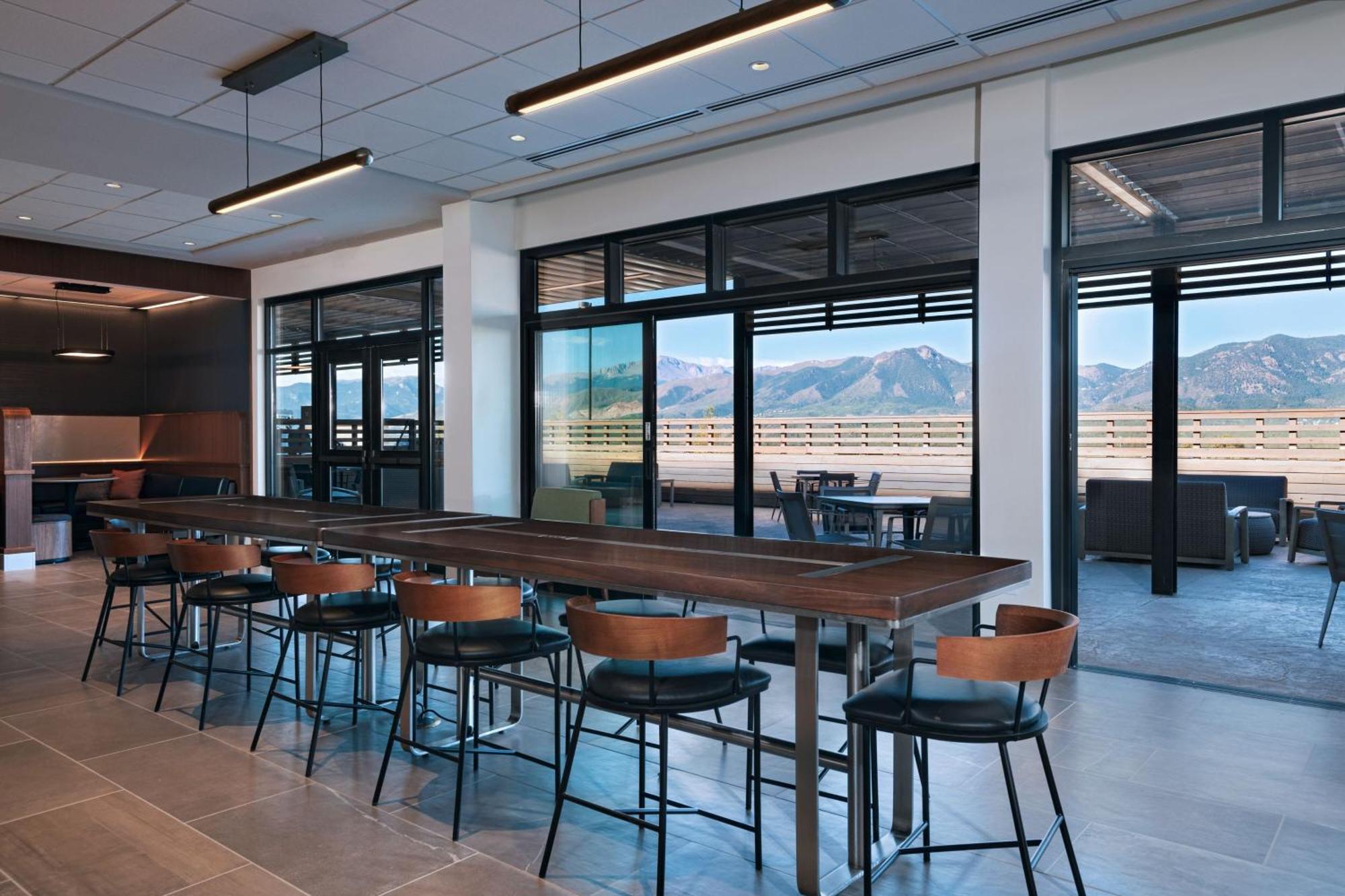 Courtyard By Marriott Colorado Springs North, Air Force Academy Hotel Bagian luar foto